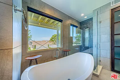 Bath - 6 Sirius, Irvine, CA 92603 photo 7 of 8