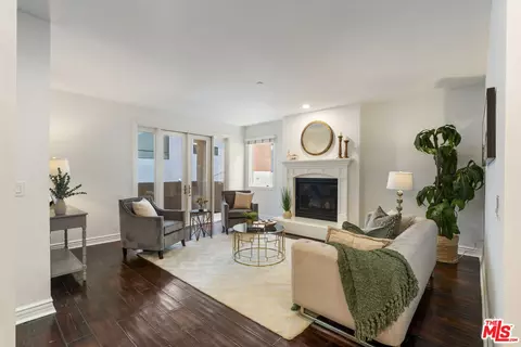 5057 Maplewood Ave #202, Los Angeles, CA 90004