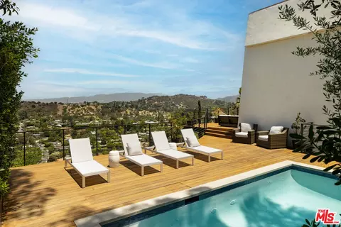 8620 Skyline Dr, Los Angeles, CA 90046