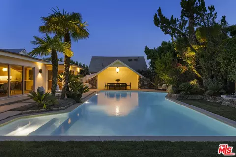 2235 Chislehurst Dr, Los Angeles, CA 90027