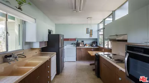 Kitchen - 2885 Edgewick Rd, Glendale, CA 91206 photo 2 of 5