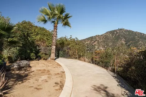 Exterior - 2885 Edgewick Rd, Glendale, CA 91206 photo 12 of 28