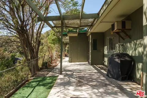 Exterior - 2885 Edgewick Rd, Glendale, CA 91206 photo 18 of 28