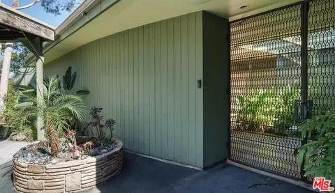 Exterior - 2885 Edgewick Rd, Glendale, CA 91206 photo 6 of 28