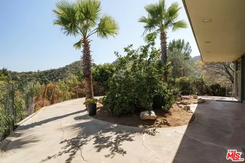 Exterior - 2885 Edgewick Rd, Glendale, CA 91206 photo 11 of 28