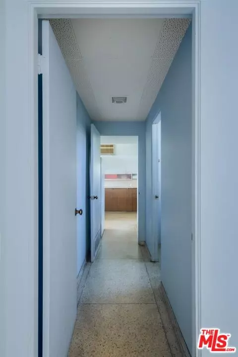Entry Way - 2885 Edgewick Rd, Glendale, CA 91206 photo 4 of 6
