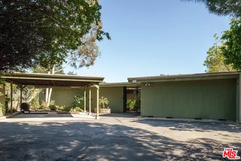 Exterior - 2885 Edgewick Rd, Glendale, CA 91206 photo 5 of 28