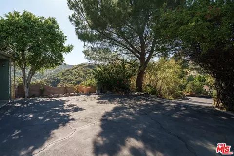 Exterior - 2885 Edgewick Rd, Glendale, CA 91206 photo 20 of 28