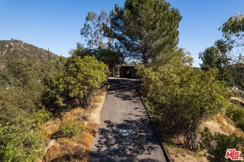 Exterior - 2885 Edgewick Rd, Glendale, CA 91206 photo 3 of 28
