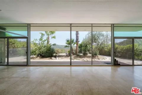 Living - 2885 Edgewick Rd, Glendale, CA 91206 photo 3 of 9
