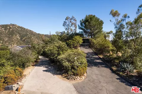 Exterior - 2885 Edgewick Rd, Glendale, CA 91206 photo 4 of 28