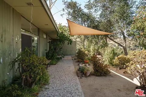 Exterior - 2885 Edgewick Rd, Glendale, CA 91206 photo 14 of 28