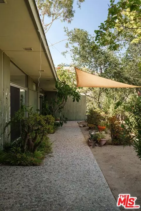 Exterior - 2885 Edgewick Rd, Glendale, CA 91206 photo 16 of 28