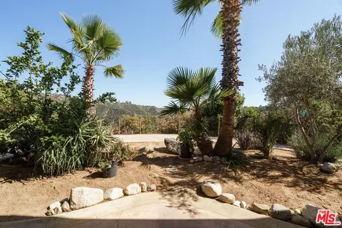 Exterior - 2885 Edgewick Rd, Glendale, CA 91206 photo 23 of 28