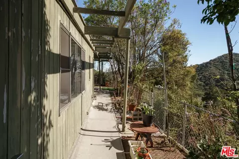 Exterior - 2885 Edgewick Rd, Glendale, CA 91206 photo 19 of 28