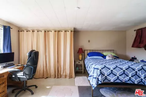 Bedroom - 2885 Edgewick Rd, Glendale, CA 91206 photo 5 of 7