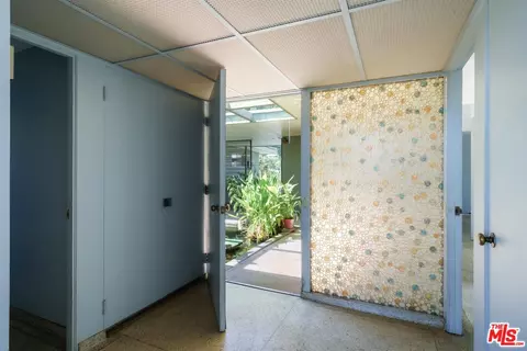 Entry Way - 2885 Edgewick Rd, Glendale, CA 91206 photo 1 of 6