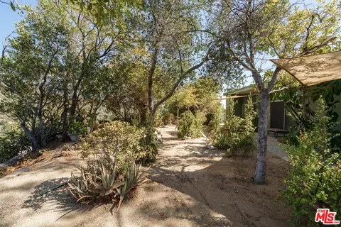 Exterior - 2885 Edgewick Rd, Glendale, CA 91206 photo 17 of 28