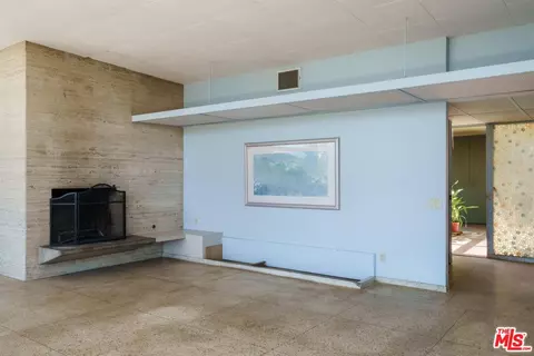 Living - 2885 Edgewick Rd, Glendale, CA 91206 photo 2 of 9