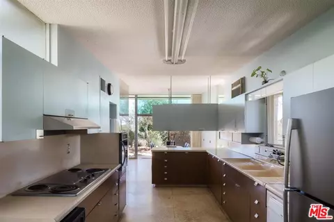 Kitchen - 2885 Edgewick Rd, Glendale, CA 91206 photo 3 of 5