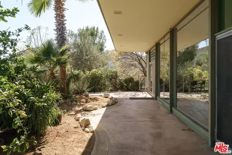 Exterior - 2885 Edgewick Rd, Glendale, CA 91206 photo 8 of 28
