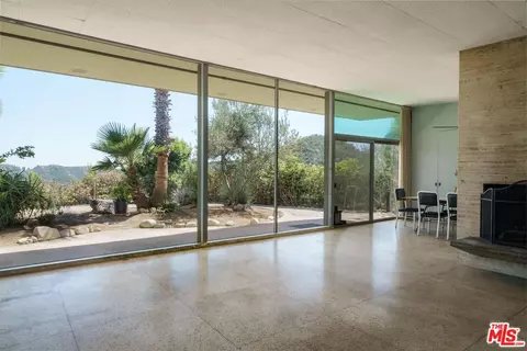 Living - 2885 Edgewick Rd, Glendale, CA 91206 photo 4 of 9