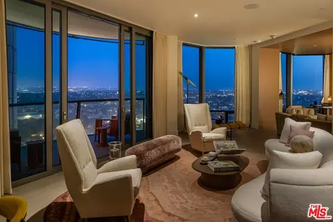 211 W Elm Ct #17B, Los Angeles, CA 90067