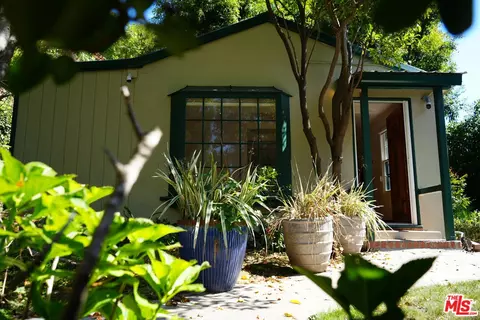 1418 Lindacrest Dr, Beverly Hills, CA 90210
