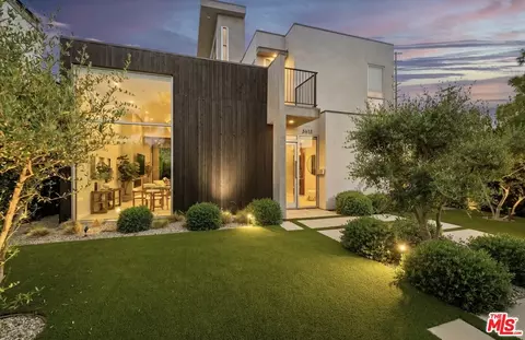 3613 Redwood Ave, Los Angeles, CA 90066