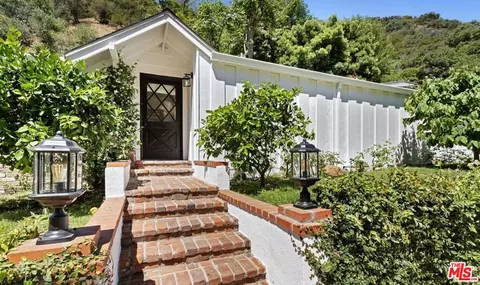 3933 Mandeville Canyon Rd, Los Angeles, CA 90049