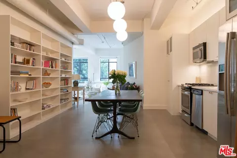 849 S Broadway #202, Los Angeles, CA 90014