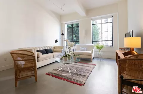 849 S Broadway #202, Los Angeles, CA 90014