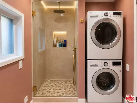 Other - 3213 Thatcher Ave, Venice, CA 90292 photo 1 of 8
