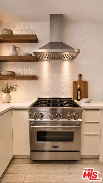Kitchen - 3213 Thatcher Ave, Venice, CA 90292 photo 2 of 7