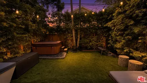 Exterior - 3213 Thatcher Ave, Venice, CA 90292 photo 4 of 5