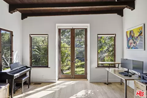10037 Reevesbury Dr, Beverly Hills, CA 90210