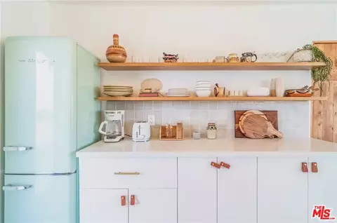 Kitchen - 1616 Sunset Mesa Rd, Landers, CA 92285 photo 5 of 9