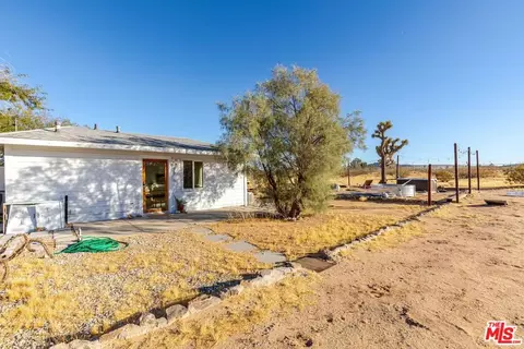 Exterior - 1616 Sunset Mesa Rd, Landers, CA 92285 photo 11 of 11