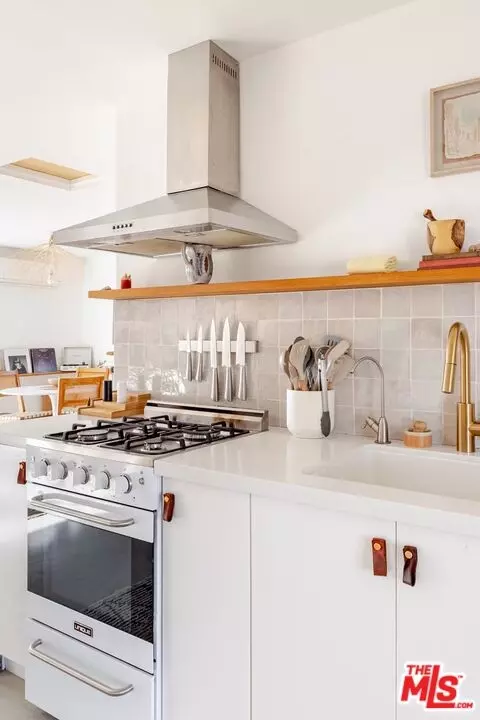 Kitchen - 1616 Sunset Mesa Rd, Landers, CA 92285 photo 8 of 9