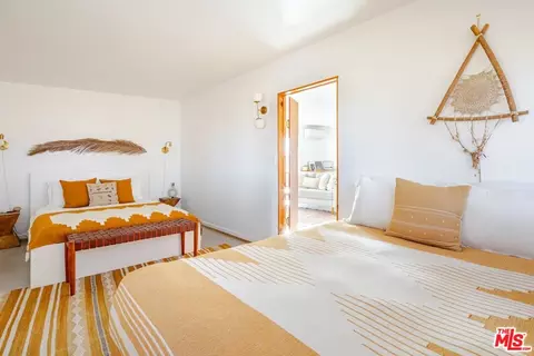 Bedroom - 1616 Sunset Mesa Rd, Landers, CA 92285 photo 4 of 8