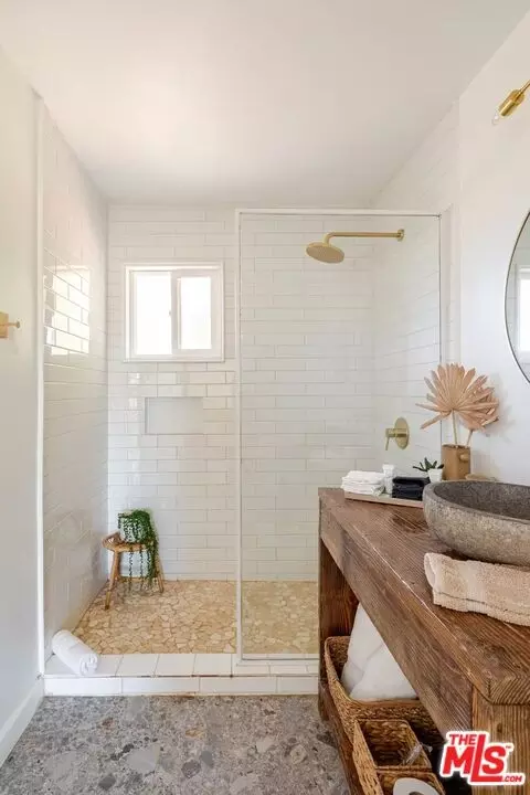 Bath - 1616 Sunset Mesa Rd, Landers, CA 92285 photo 3 of 4