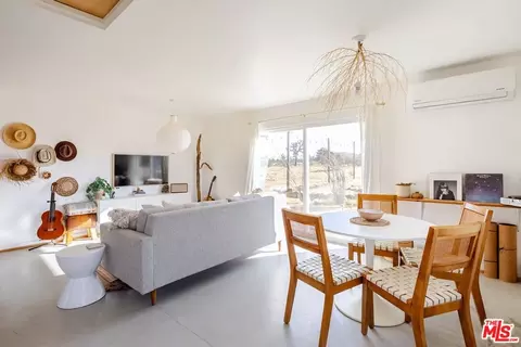 Living - 1616 Sunset Mesa Rd, Landers, CA 92285 photo 3 of 4