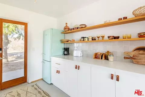 Kitchen - 1616 Sunset Mesa Rd, Landers, CA 92285 photo 6 of 9