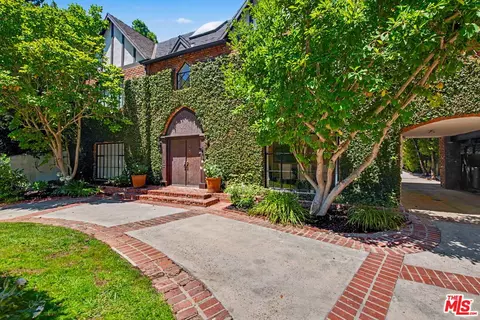2411 Benedict Canyon Dr, Beverly Hills, CA 90210