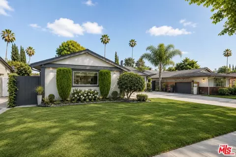 6626 Burnet Ave, Van Nuys, CA 91405