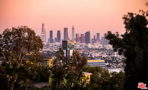 7050 La Presa Dr, Los Angeles, CA 90068