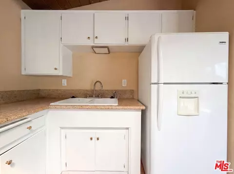 Kitchen - 1145 Rivera Dr, Wrightwood, CA 92397 photo 3 of 4