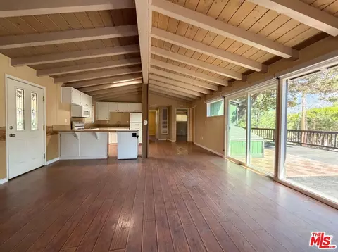 Living - 1145 Rivera Dr, Wrightwood, CA 92397 photo 2 of 5