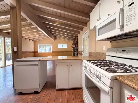 Kitchen - 1145 Rivera Dr, Wrightwood, CA 92397 photo 4 of 4