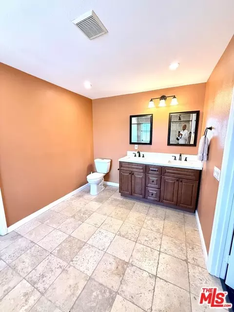 Bath - 1629 Julia Way, Riverside, CA 92501 photo 2 of 4